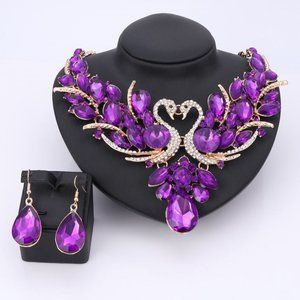 A BEAUTIFUL PURPLE SWAN NECKLACE
